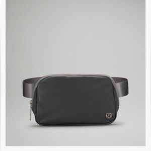 Lululemon Everywhere Belt Bag in Asphalt Gray